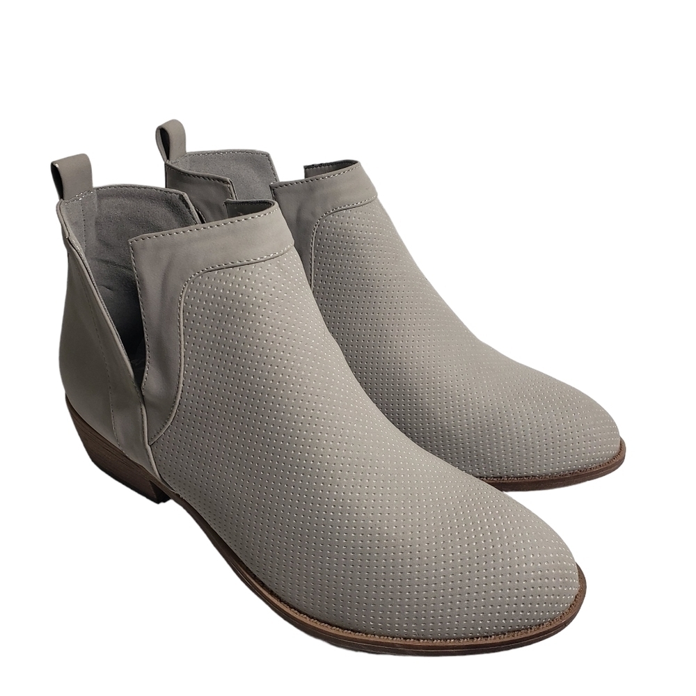 Journee Collection Lainee Grey Cutout Ankle Booties Sz 11